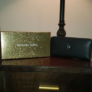 Authentic Micheal Kors Wallet NWT